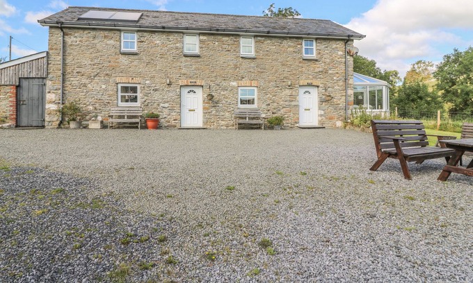 Pencader Cabaña | TY NANT, adecuado para mascotas, con un jardín en Llanllwni, Ref 955181