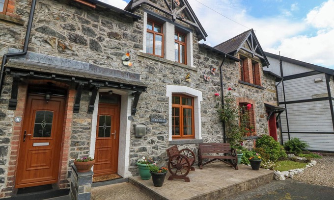 Gwynedd- Snowdonia Casa | TY PILI PALA, family friendly, with a garden in Betws-Y-Coed