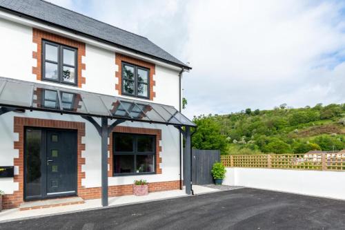 Llanfynydd Casa | Tyisaf