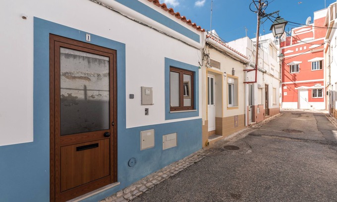 Alvor Casa | Casa típica del centro de Alvor.