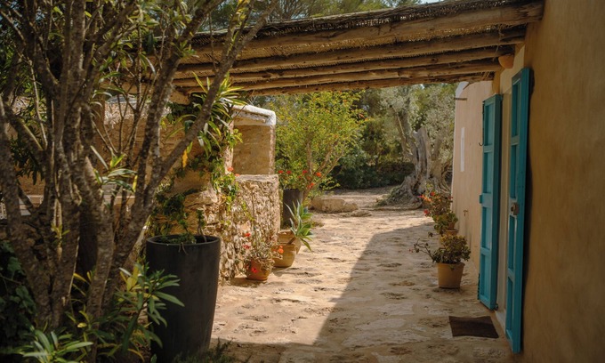 Formentera Casa | Casa típica pagesa de Formentera con amplio porche y jardín