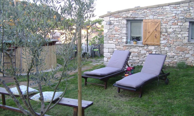 Apt Cabaña | ALQUILER PROVENZAL TÍPICO PARA 2 PERSONAS CON JARDÍN Y PISCINA