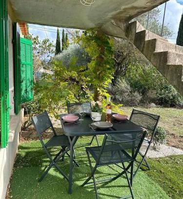 Gonfaron Casa | Typique cabanon provençal rénové Attention escalier extérieur pour accéder au 1er étage