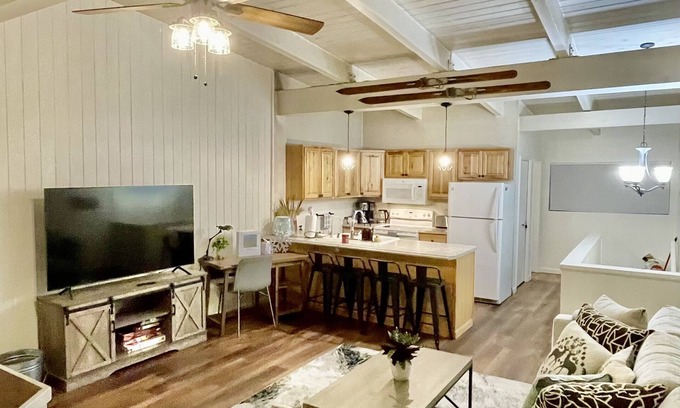 Mammoth Lakes Casa | Tyrolean Chair 113, comfortable central townhome minutes from your adventure.