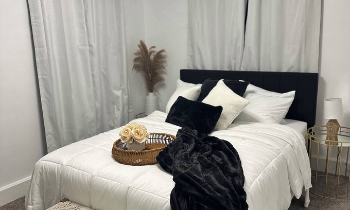 Tyrone Casa | Tyrone Haven Entire 2 Bedroom House near Delgrosso Park