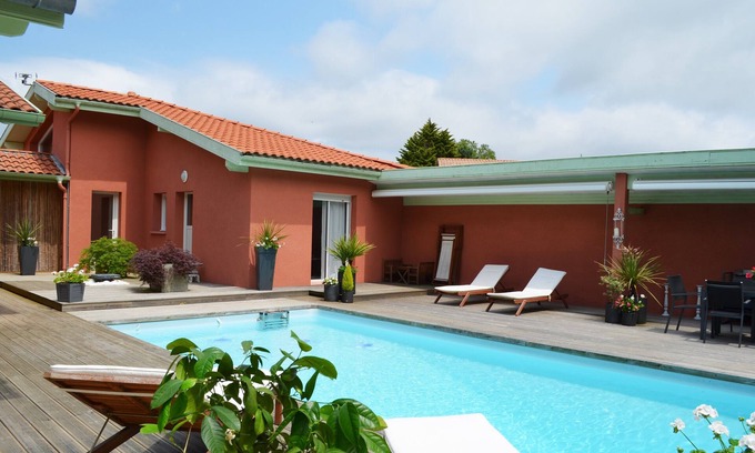 Saint-Vincent-de-Tyrosse Cabaña | Villa Tyrossaise con piscina climatizada cerca del océano