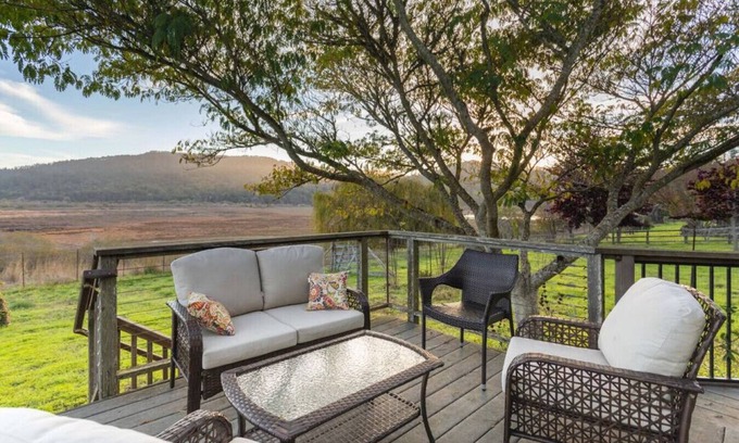 Point Reyes Station Casa | Tyto Alba | Serenity & Nature Views, Walk to Town