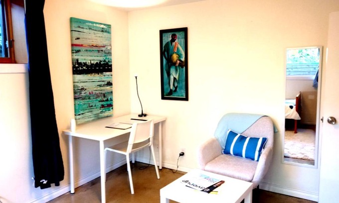 Southwest Edmonton Casa | U of A Homestay, Trails & Whyte Ave