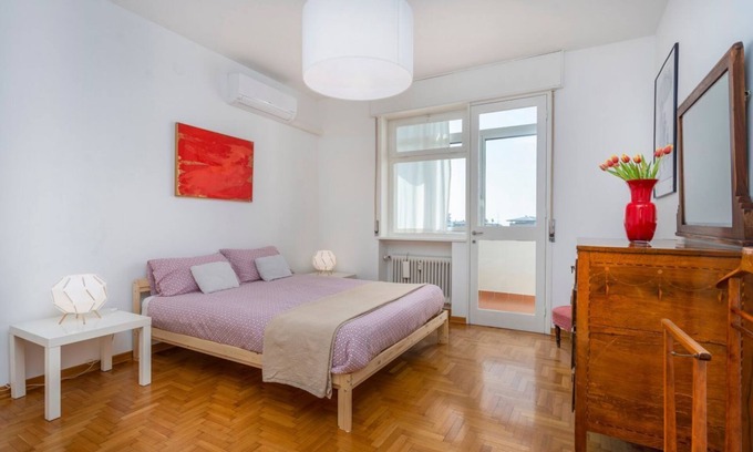 Udine Apartamento | Udine Viale Venezia Huge Red Apartment