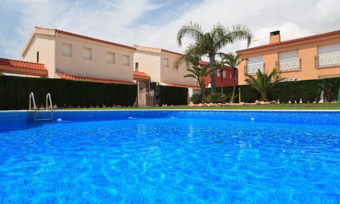 Miami Platja Chalet De Esquí | UHC CASA L'ESCALA · FAMILIAR· ZONA TRANQUILA · PISCINA COMUNITARIA
