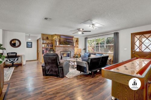 Eustis Casa | Uhost AI - Get Cozy & Relax! 4BR, 2BA, Hot Tub