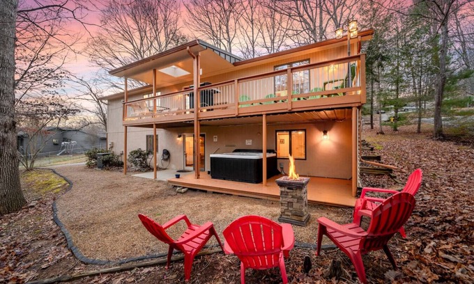 Royal Pines Casa | 20 min. to Asheville | Hot Tub and Family Friendly