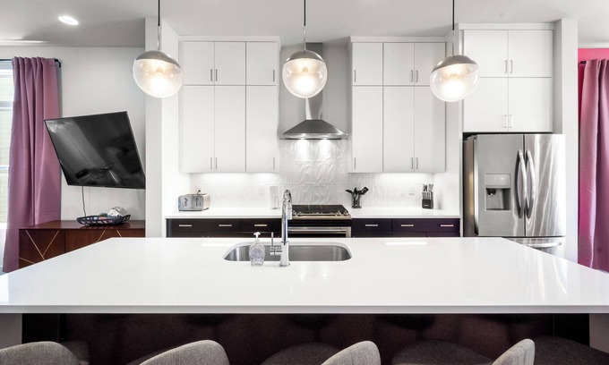 Hadley - Washington Casa | Ultimate Bach 10min to DT, Insta Walls Every Room