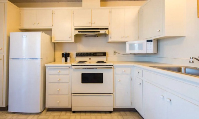East End Apartamento | Ultimate Cali Destination! Spacious and Clean, Pool, Jacuzzi, Free Parking!