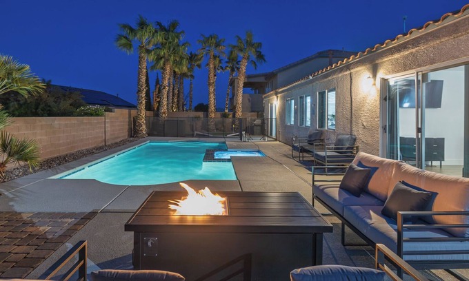 Paradise Hills Casa | Ultimate Family Getaway! Salt Water Pool Spa Arcade