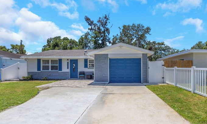 St. Petersburg - Clearwater Casa | Ultimate Florida Getaway: 2 Units, 1 Great Stay!