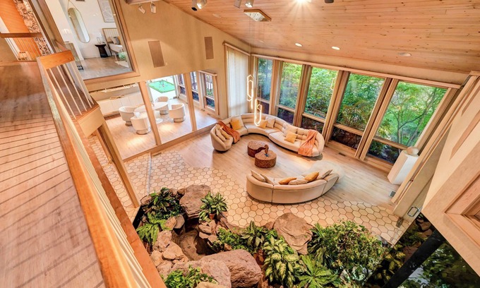 Arlington Heights Complejo | Ultimate Fun Celebrity Mansion Private Dance Floor Pickleball Courts