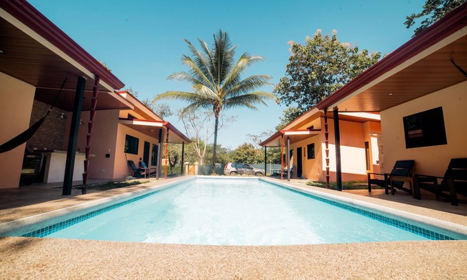 Pavones Casa | 1 bedroom -Baño en la habitacion-Bungalow-Premier-Vista a la Piscina