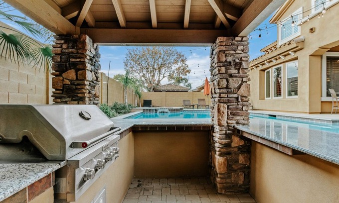 Power Ranch Casa | Ultimate Luxury Retreat with Pool & Billiards