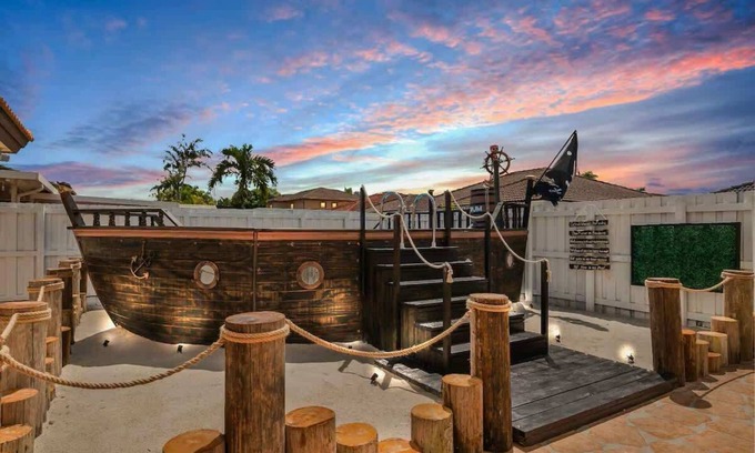 Richmond West Casa | Ultimate Pirate Hideaway Themed Pool Mini Golf