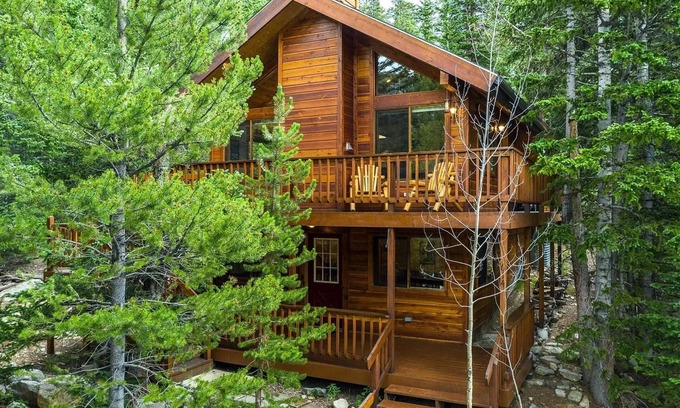 Saint Mary's Cabina | Ultimate Rocky Mountain Basecamp- Hiking, Fishing, Rafting