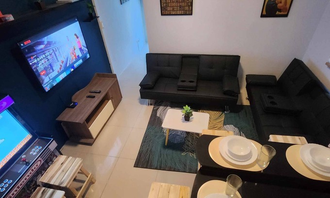 Valenzuela Condominio | Ultimate Staycation w/ Jacuzzi and Arcade