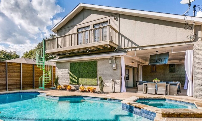 White Rock Hills Casa | Texas House · EXPERIENCIA DE TEXAS DEFINITIVA CON PISCINA CLIMATIZADA Y SPA