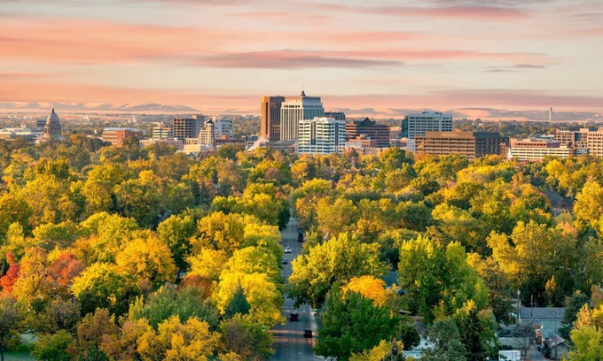 Southeast Boise Casa | Ultimate Vacay Home for Fam + Friends with Views! 4,000+ Sq Ft of Fun! 6 miles to Lucky Peak!