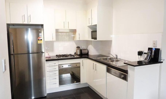 St. Leonards Apartamento | Ultra Convenient Apartment HER09029