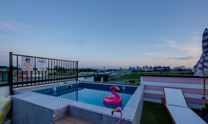 Talbot's Corner Casa | Ultra Heated Rooftop Pool! Arcade, Elevator, EV Charger, Sleeps 12, Full Home