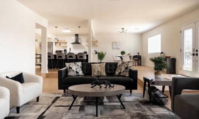 Paradise Casa | Ultra Lux modern vila + pool + parking. 14mins to strip