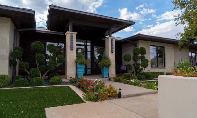 Lubbock Casa | Ultra Luxury, Pool, Basement, Garage, Hot Tub, in Luxurious Lubbock Neighborhood