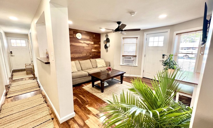 Cape May - Wildwood Apartamento | Ultra Modern 3 BR Apt - 5 min walk to the Beach!