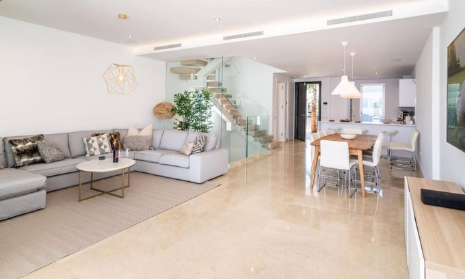 Marbella Cabaña | Ultra-Modern 4-BDRM Townhouse La Finca (est. 2020)