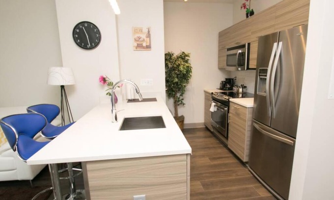 Midtown Village Apartamento | ULTRA MODERN NEW 1BR 1BA BY RITTENHOUSE DOORMAN!!!