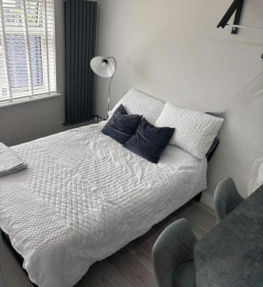 West Hendon Apartamento | Umazis Bespoke Properties- The Hyde