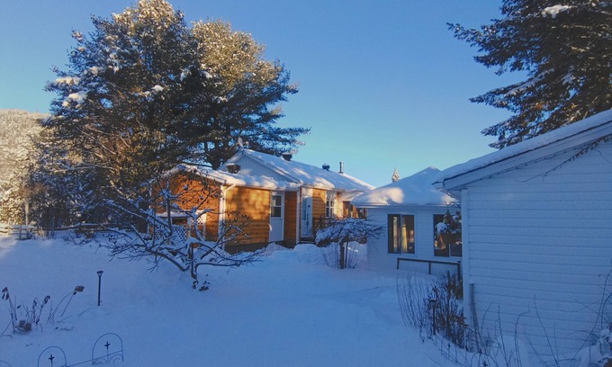 Notre-Dame-de-la-Merci Chalet De Esquí | Un écrin de nature au bord de l'eau