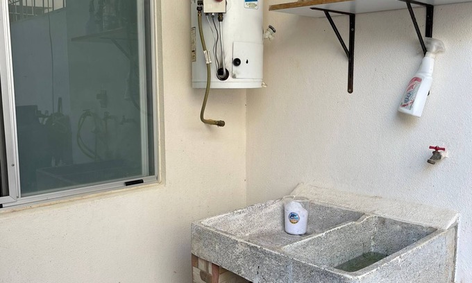 Ixtapa Casa | Una casa en Vallarta con jardines alrededor y una alberca fuera del fracc
