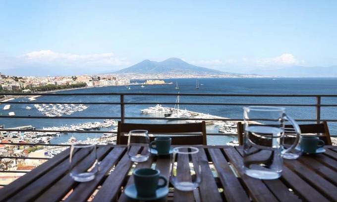 Mergellina Apartamento | Una terrazza sul Golfo di Napoli by Wonderful Italy