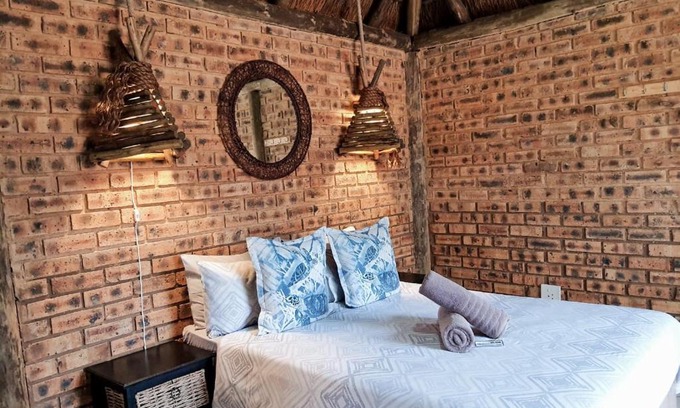 Madibeng Casa | Unathi Self Catering Private Bush Lodge