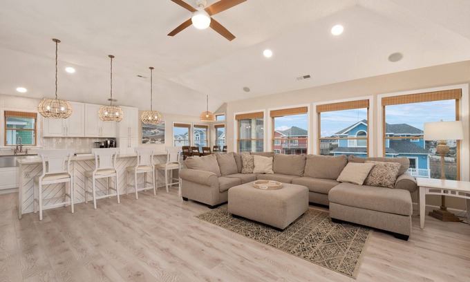 Ocean Sands Cabaña | Unbeatable Location! Steps to the beach, Beautiful Interior.