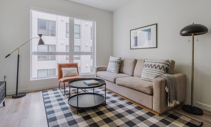 Hayward Apartamento | Unbelievable Hayward 2BR w/ Pool & Gym, near BART, by Blueground