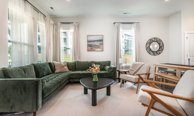 Charlotte Casa | UNCC 4BR | Pet-Friendly Stay