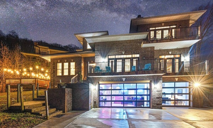 Asheville Casa | Uncle · Entertainment & Hosting Dream: Amenities 6k+ sq ft