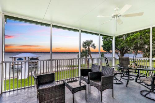 Sebring Casa | Uncork and Unwind You are on Lake Time