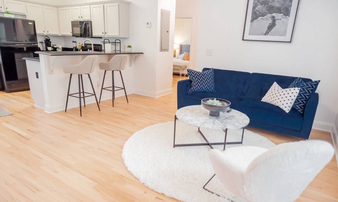 Old Fourth Ward Apartamento | Uncover ATL’s Vibes: Chic Getaway near Ponce & Krog Market, Ideal City Living!