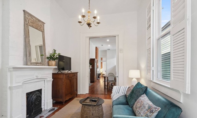 Garden District Casa | Under The Oaks 1 - NOLA 2BR/1BA