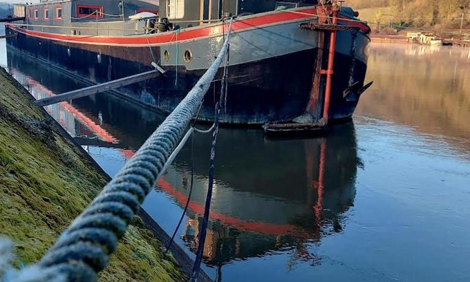 Sclayn Alquiler De Eote | Une perle ! Péniche complète pour 8 sur la Meuse, région Namur
