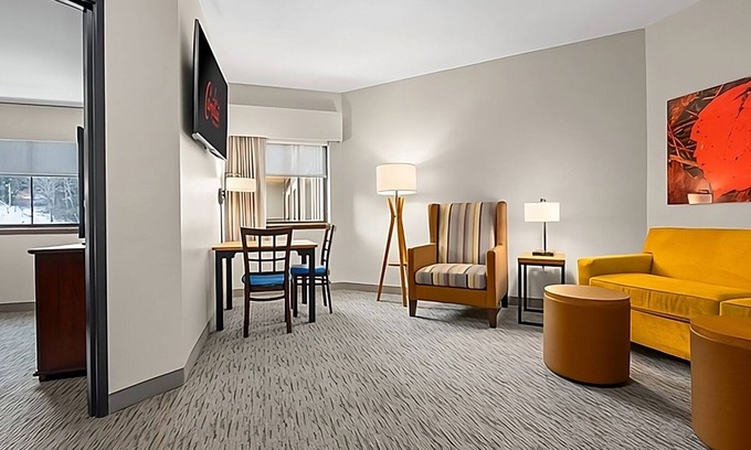 Tannersville Hotel | Unforgettable Getaway! 2 Units w/ Complimentary Breakfast, Indoor Activities!