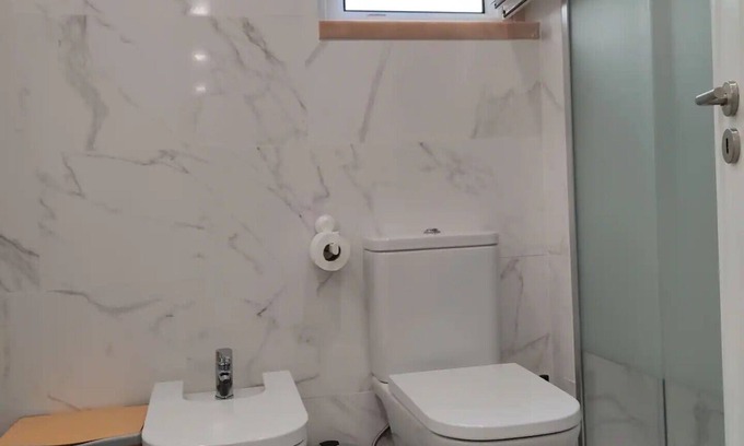 Carvoeira Apartamento | Unidade de Arrendamento Inteiro em: Agualva-cacém, Portugal